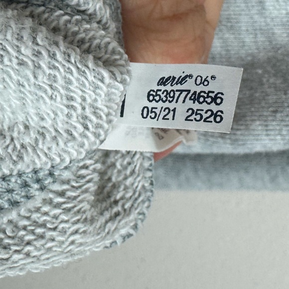Aerie grey crewneck sweatshirt with pocket, size M - Picture 5 of 6